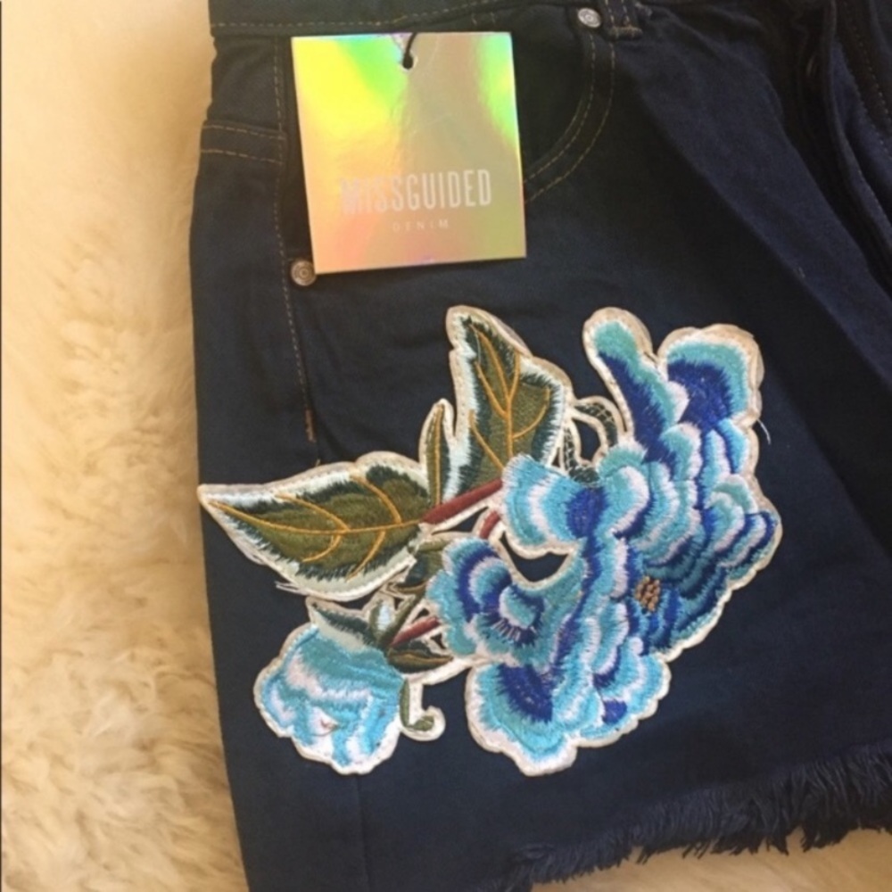 Missguided Embroidered High Rise Cutoff Shorts - Picture 7 of 8